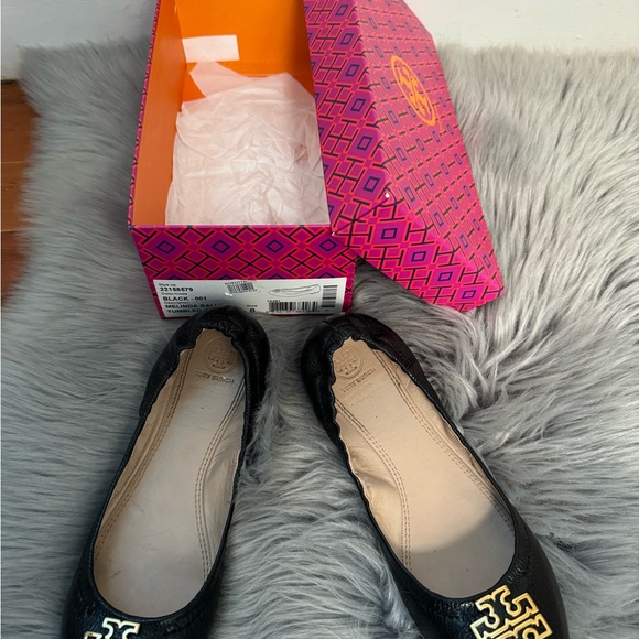 TORY BURCH 8M Melinda Ballet Flats Black Tumbled Leather Gold Logo Womens Shoes - Picture 2 of 9